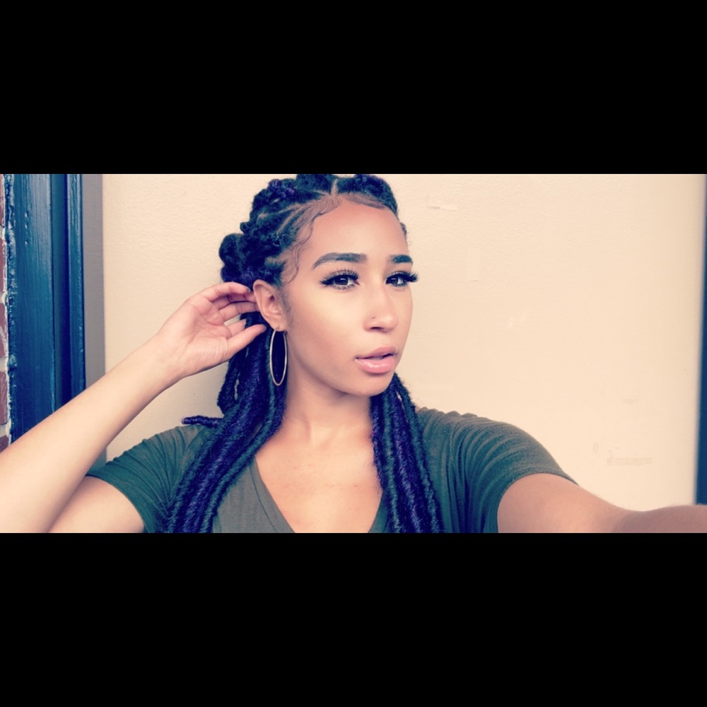 Meet your Posher, Mia